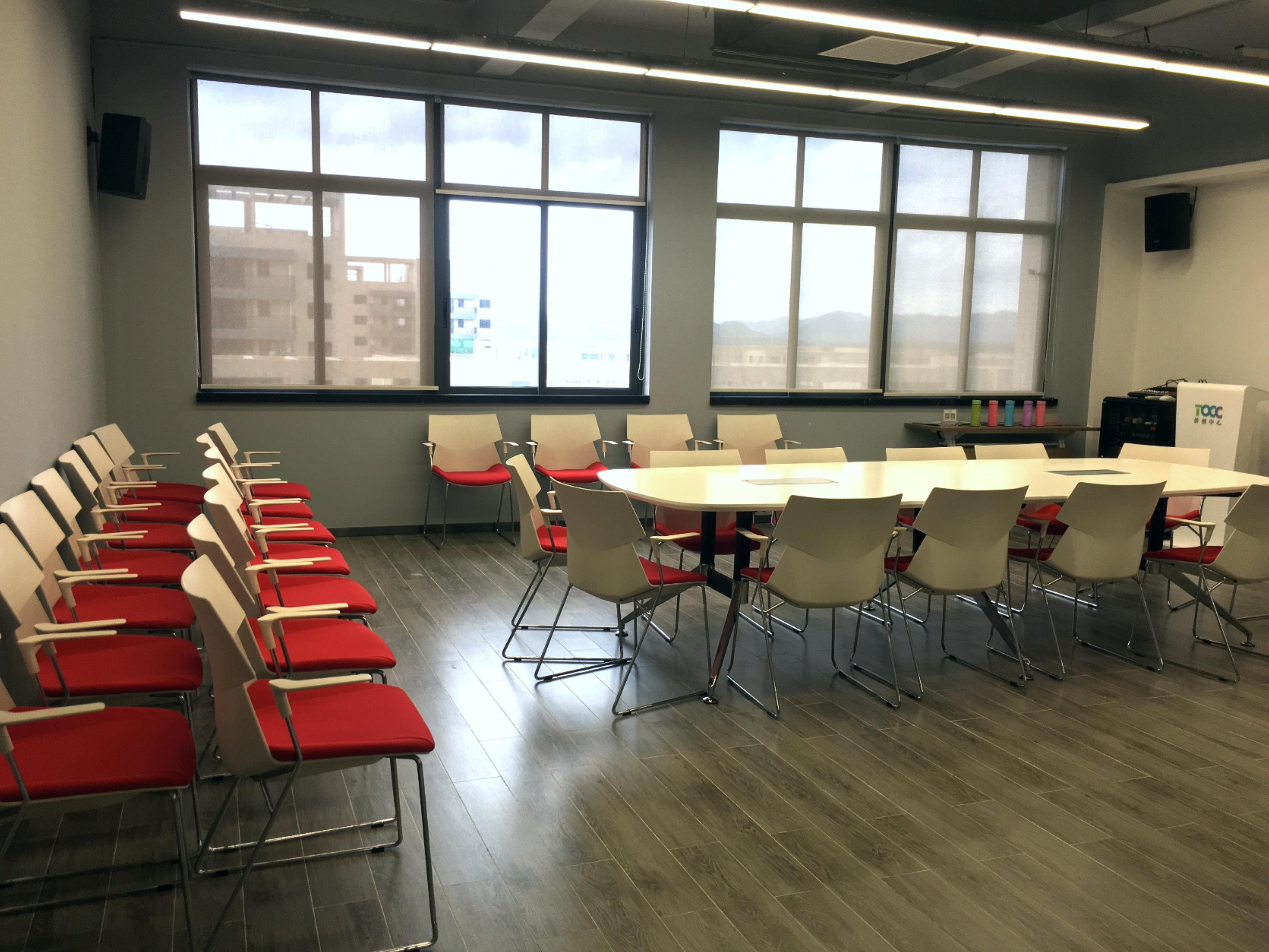 mesas y sillas de sal&oacute;n