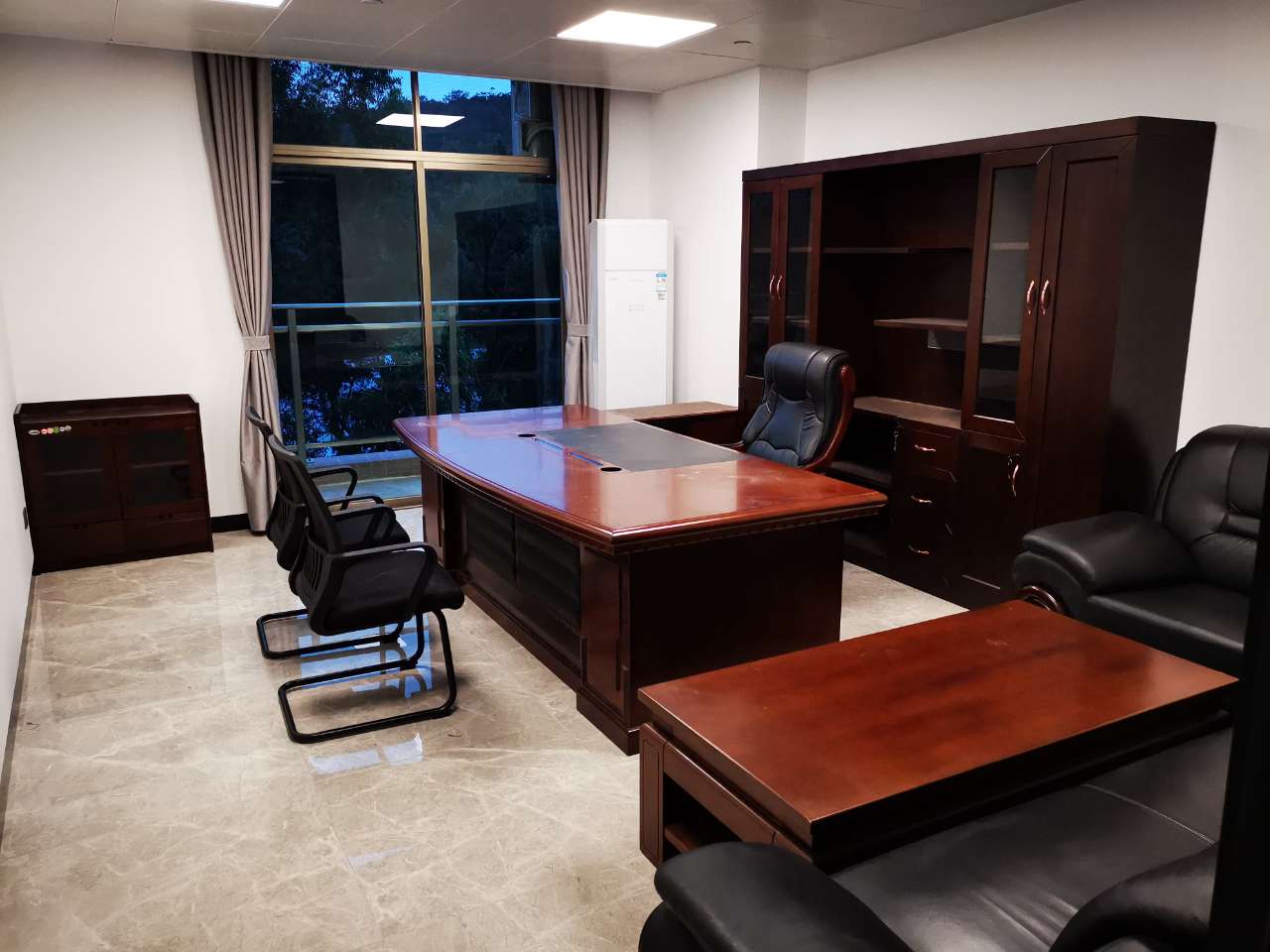 Escritorio de oficina ejecutivo