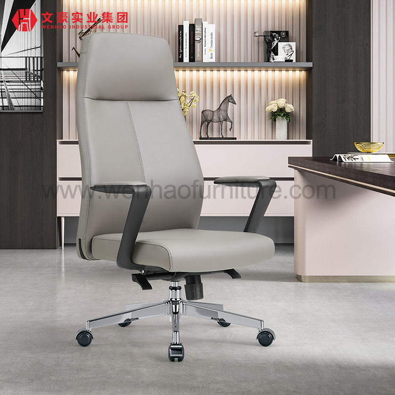 Silla de cuero gris de la oficina ejecutiva con las sillas de escritorio tapizadas giratorias de los apoyabrazos