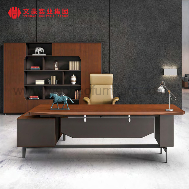 Muebles de oficinas profesionales de madera del escritorio de oficina de lujo de L Boss de la forma ejecutiva de China con el estante para libros