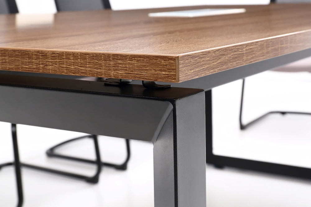 mesa de oficina con estantes