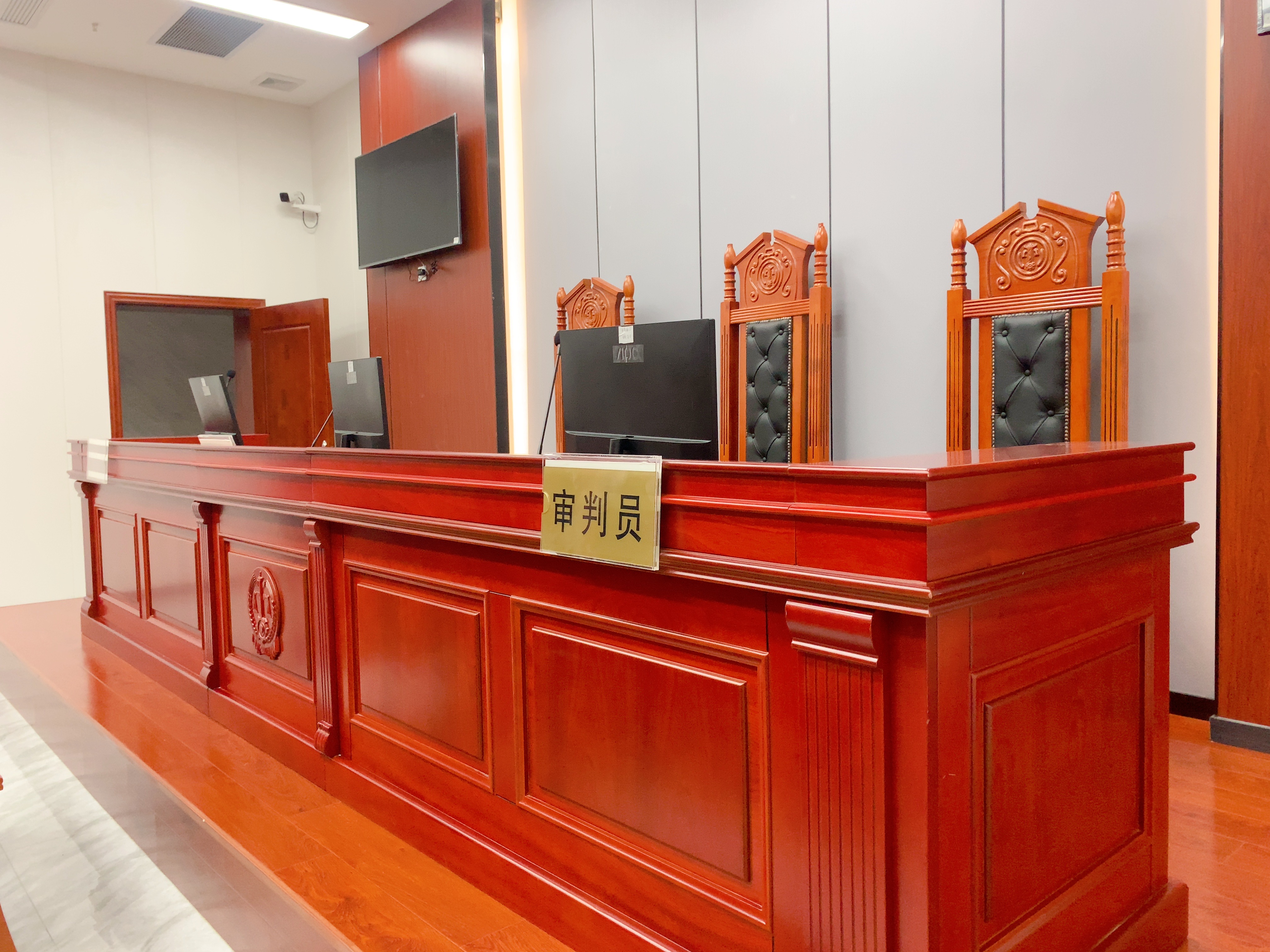 Mesa del tribunal