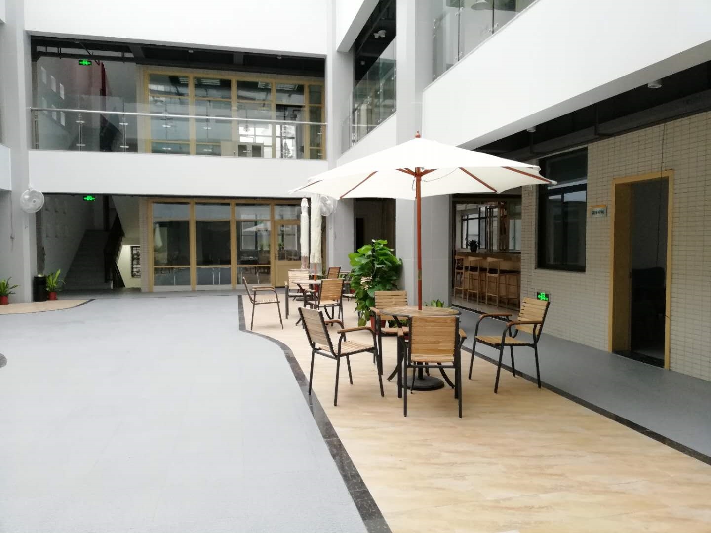 mesa auxiliar redonda