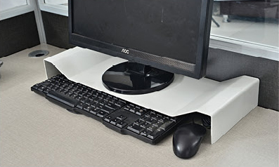 mesa y sillas de computadora